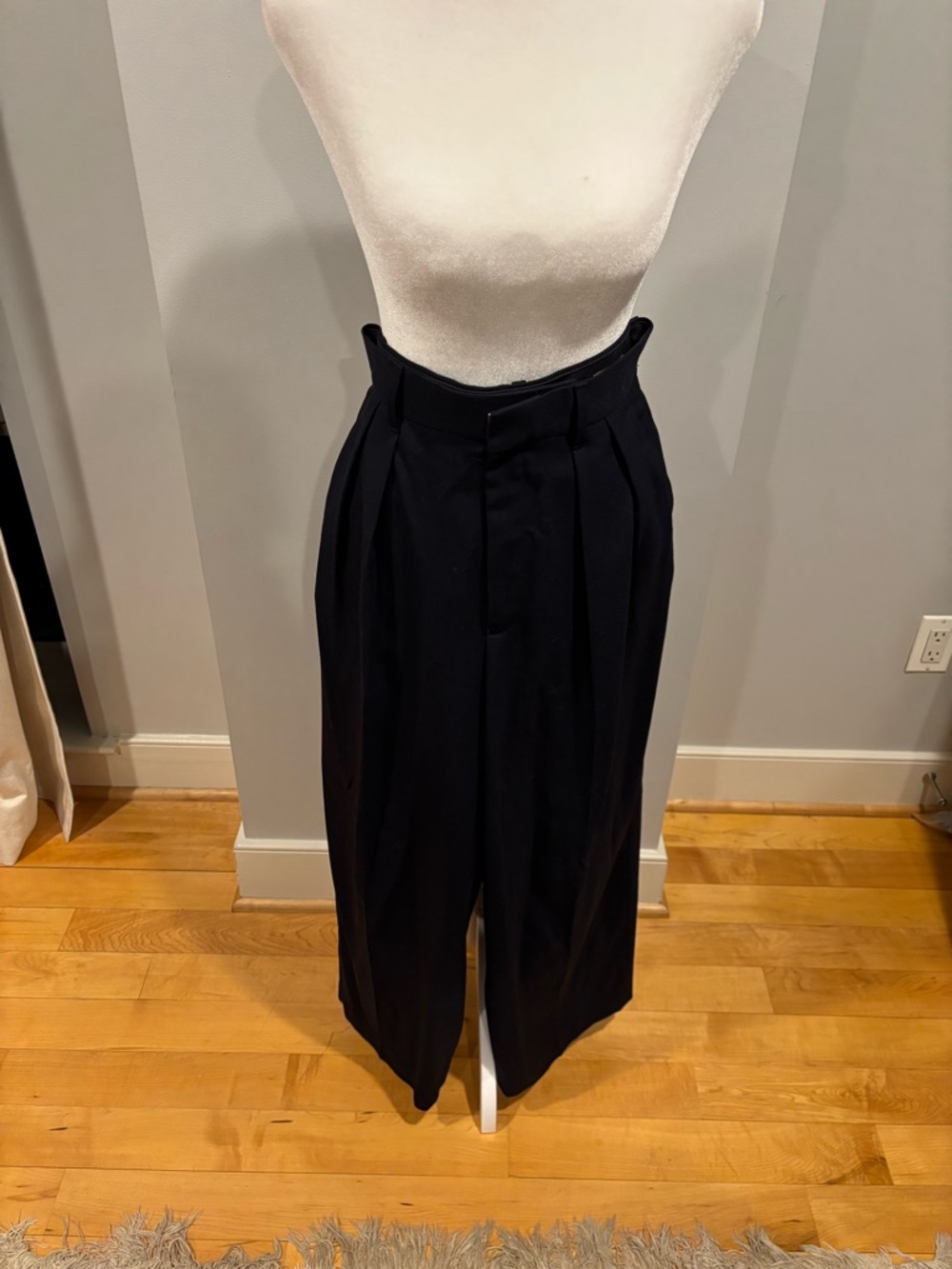 Cropped Pleated Wide-Leg Navy Trousers